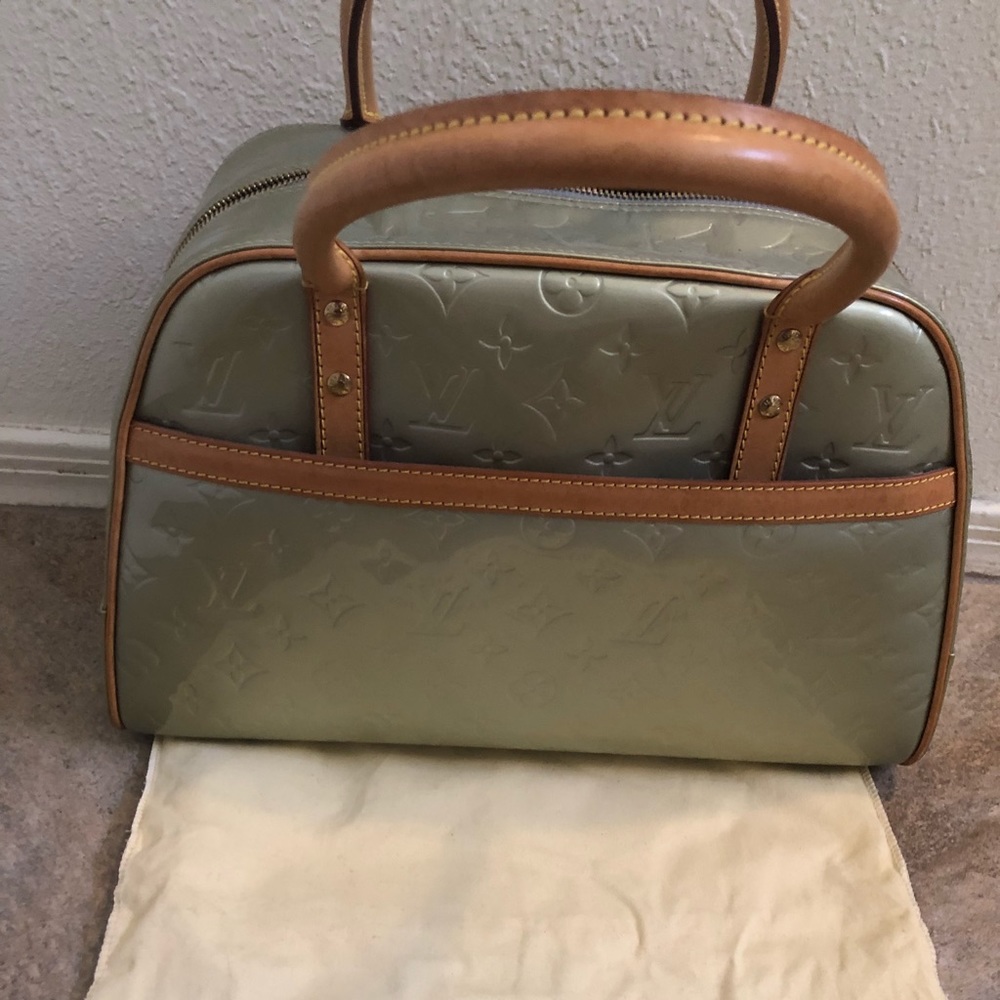 Authentic Louis Vuitton purse. Date code is BA0061